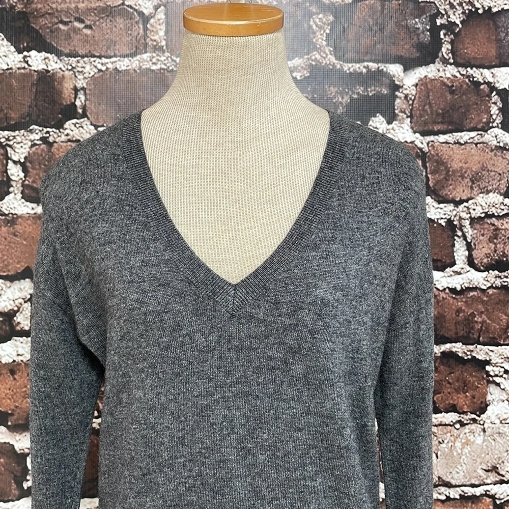 Topshop Sweater V-neck Gray Black Lace Hem Size 4